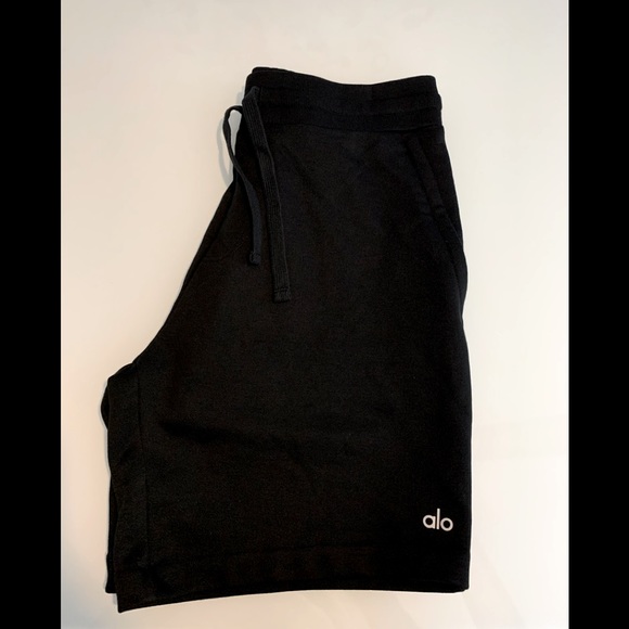 Alo Yoga Shorts - Picture 2 of 9